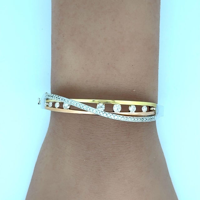 This three color gold & diamond bangle is a sweet addition to your daily outfit. The rigidness of the bracelet in yellow,...