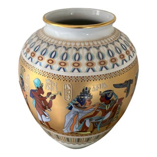 Limited Edition Kaiser West Germany #22 Out of 2500! Porcelain Egyptian Revival Vase - "Scenes From the Tomb of Tutankhamun" by Gerhard Füetterer For Sale