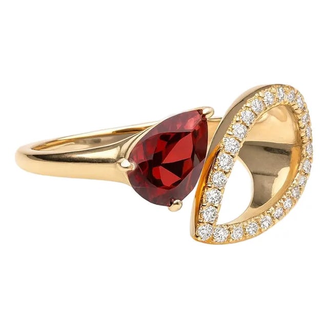 Pear Garnet 14k Gold Ring, Size 7.5 For Sale