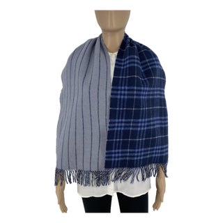 Burberry Navy Blue Plaid 100% Lambswool Scarf For Sale