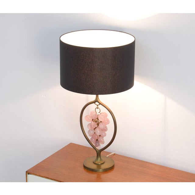 - Classic brass table lamp - In the style of Willy Daro - Produced in the 1970s - The bunch of grapes is made of rose...