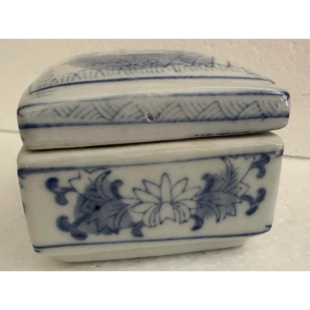Vintage 1900s Chinese Hand Painted Blue & White Porcelain Lidded Trinket Box For Sale - Image 10 of 12