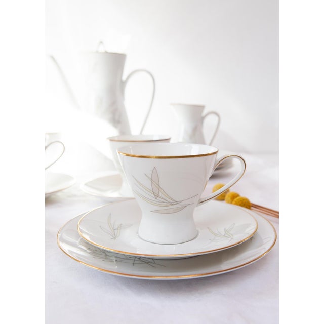 Mid-Century Modern Form 2000 Coffee Servie for 6 by Raymond Loewy for Rosenthal, 1950s, Set of 21 For Sale - Image 3 of 9