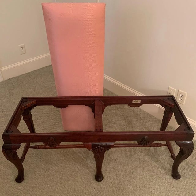 1980s Georgian Furnishing Co. Carved Mahogany Queen-Anne 6-Leg Bench With Coral Fabric For Sale - Image 10 of 10