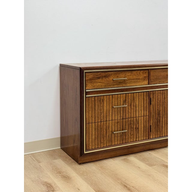 Vintage MCM Bassett Nine Drawer Fluted Dresser Brass Pulls and Trim Mid Century For Sale In Tampa - Image 6 of 15