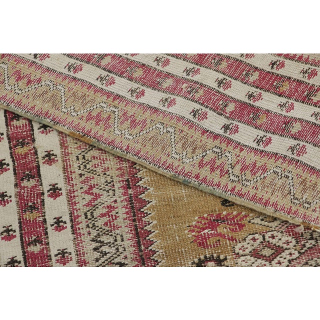 Textile Antique Ghiordes Rug, Gold & Red With Intricate Medallion Pattern - Rug & Kilim For Sale - Image 7 of 7