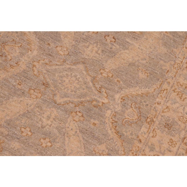 Chic Ziegler Grey Beige Hand-Knotted Wool Runner - 2'7'' X 9'4'' For Sale In New York - Image 6 of 8