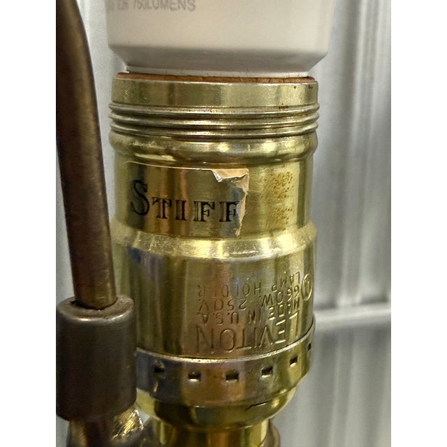 Stiffel Vintage Stiffel Brass & Cream Table Lamp – Elegant Traditional Style For Sale - Image 4 of 4