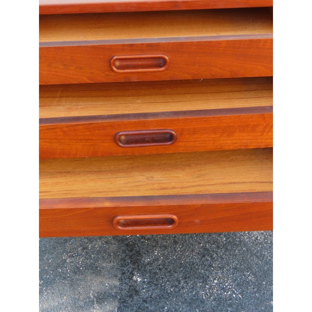 Danish Modern Nightstand Side End Bedside Table 6377 For Sale - Image 10 of 18