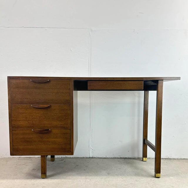 This impressive mid-century modern writing desk from Harvey Probber features a striking yet simple 1950's design in...