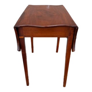 Antique Federal Mahogany Scalloped Drop Leaf Table, English or American, Circa 1790-1810 For Sale