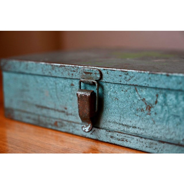 Metal Vintage Hammered Metal First Aid Kit in Blue-Green from Asep, 1950s For Sale - Image 7 of 10