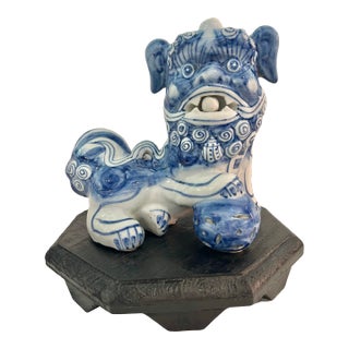 Vintage Chinese Chinoiserie Blue & White Porcelain Foo Dog Guardian Lion on Wood Stand For Sale