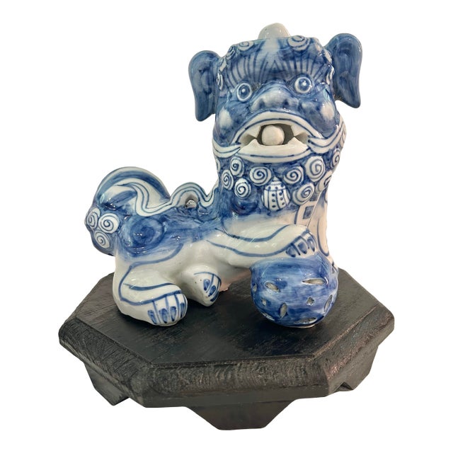 Vintage Chinese Chinoiserie Blue & White Porcelain Foo Dog Guardian Lion on Wood Stand For Sale