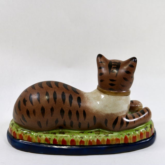 Early 20th Century Vintage Staffordshire Recumbent Cat Mantle Statue Figurine Left Facing For Sale - Image 5 of 12