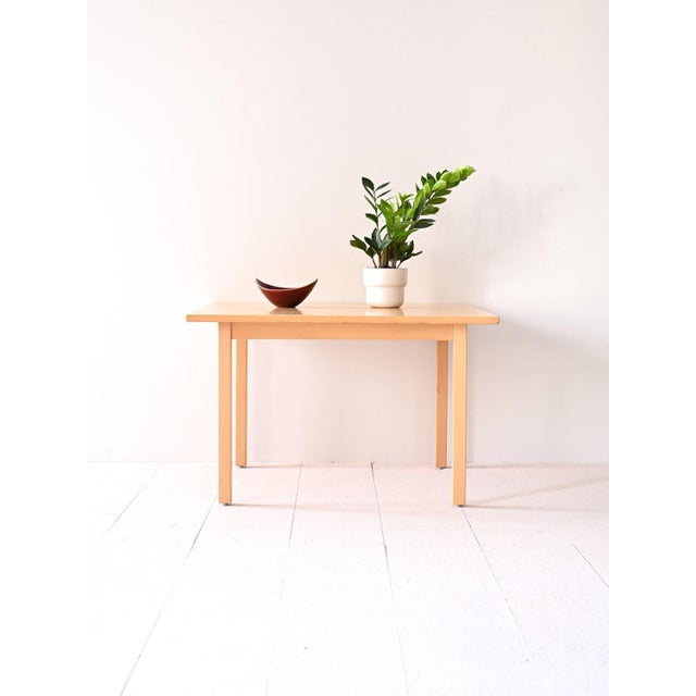 A practical piece of furniture with an essential design suitable for different types of interiors. Characterized by a...