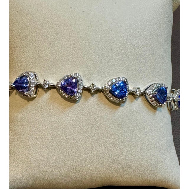 13 Carat Natural Tanzanite & 2.5 Ct Diamond Tennis Bracelet 14 Karat White Gold For Sale - Image 10 of 18