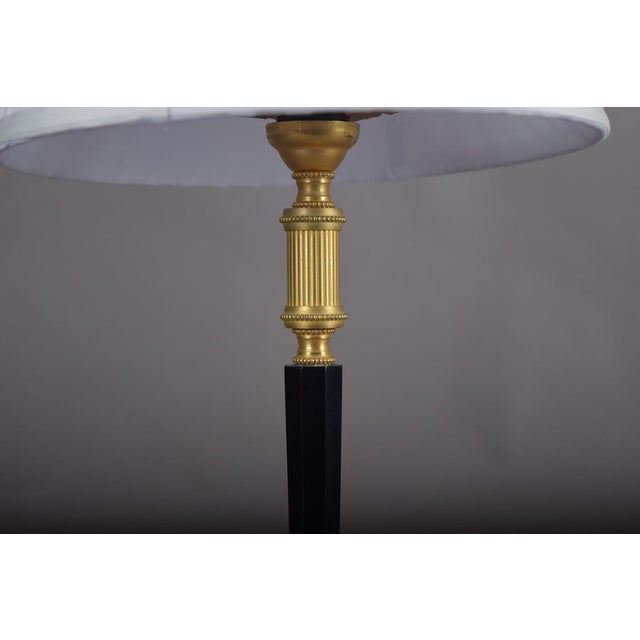 1950s Mid-Century Hollywood Regency Brass and Black Column Desk Lamp with Fluted Gilt Accents, Europe, 1950s For Sale - Image 5 of 11