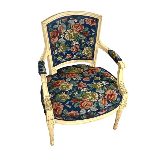 There’s an unmistakable romance to a well-proportioned Louis XVI silhouette, and this painted fauteuil delivers it in...