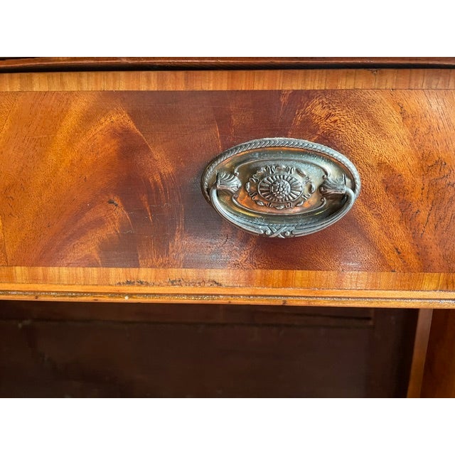 Mid 20th Century Federal Mahogany Swivel Top Table For Sale In Orlando - Image 6 of 8