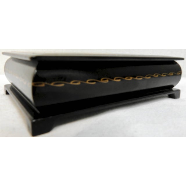 Russian Lacquer Box With the Annunciation Cathedral For Sale - Image 4 of 10