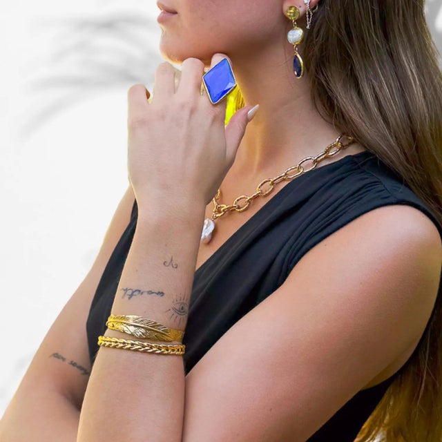 Cleopatra Twist Gold Cuff Bracelet For Sale - Image 4 of 9