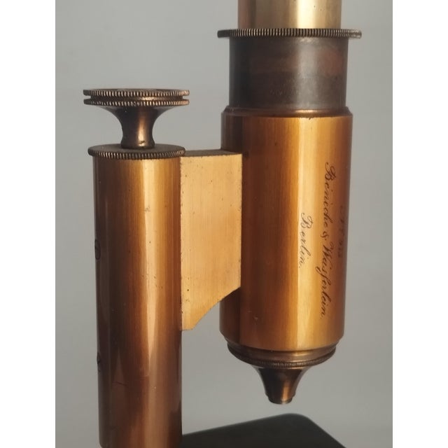 Antique No 975 Microscope in Brass from Beneche & Wasserlein, Berlin, 1850s For Sale - Image 12 of 14