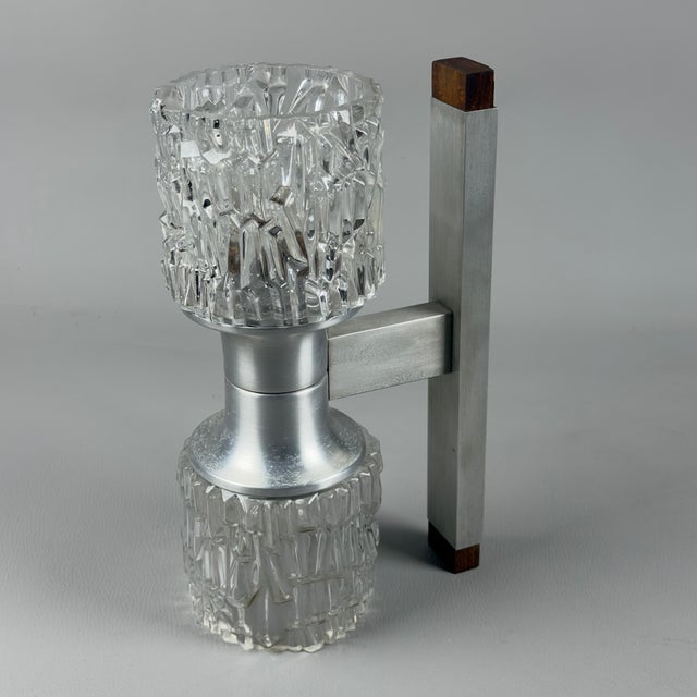 1970s Wall Lamp in Aluminum and Crystal, 1970s For Sale - Image 5 of 18