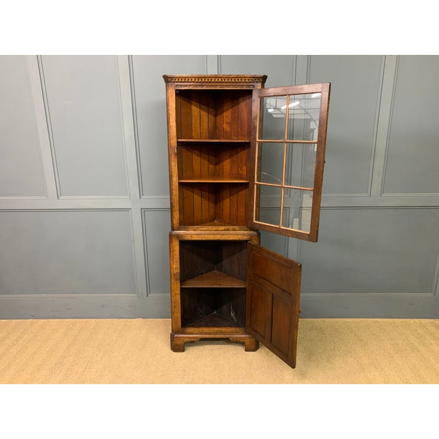 A good quality Ipswich Oak corner cabinet, or cupboard. Very well made from solid English oak, now with a lovely mellow...