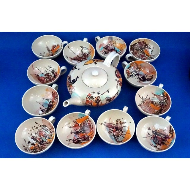 20th Century Art Deco Ceramic Service Depicting the Novel Don Quixote of La Mancha by Bruno Baratti, Pesaro, Italy, 1940s, Set of 13 For Sale - Image 4 of 18