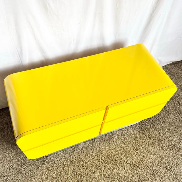 1980s Postmodern Yellow Lacquer Laminate Waterfall Dresser/Chest of Drawers For Sale - Image 4 of 7