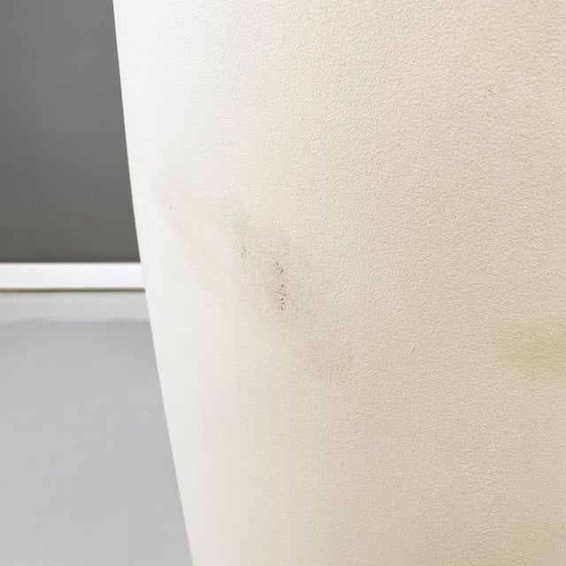 Post Modern Italian White Plastic Stool Tokyo Pop by Yoshioka Driade, 2000s For Sale - Image 11 of 16