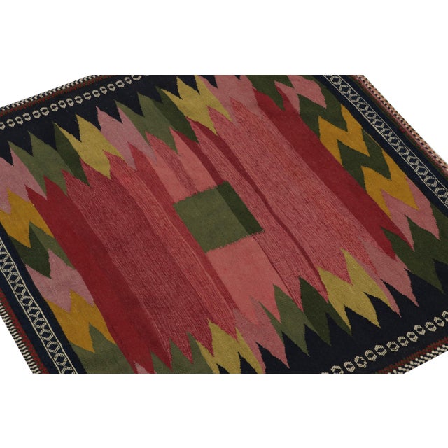 1980s Vintage Sofreh Kilim Rug in Pink With Green Medallion Pattern For Sale In New York - Image 6 of 7