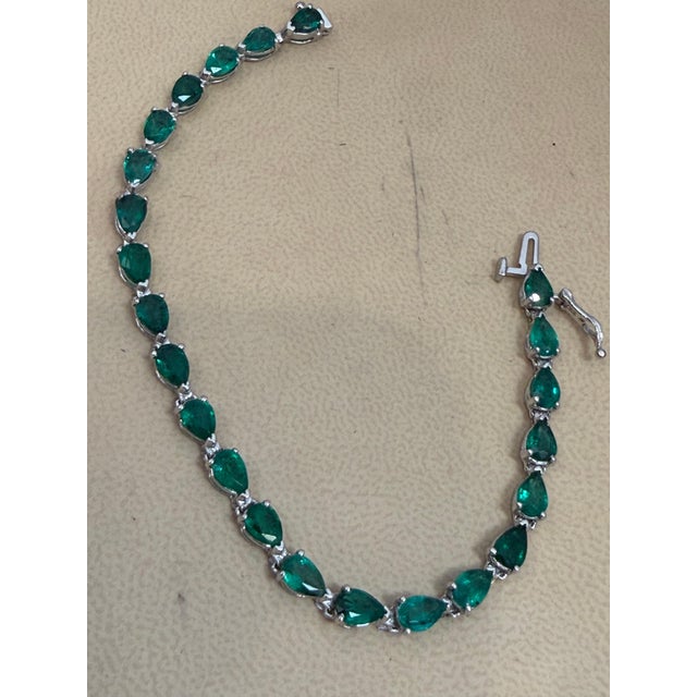 12 Ct Natural Pear Shape Emerald Cocktail Tennis Bracelet 14 Kt White Gold 7" For Sale - Image 4 of 8
