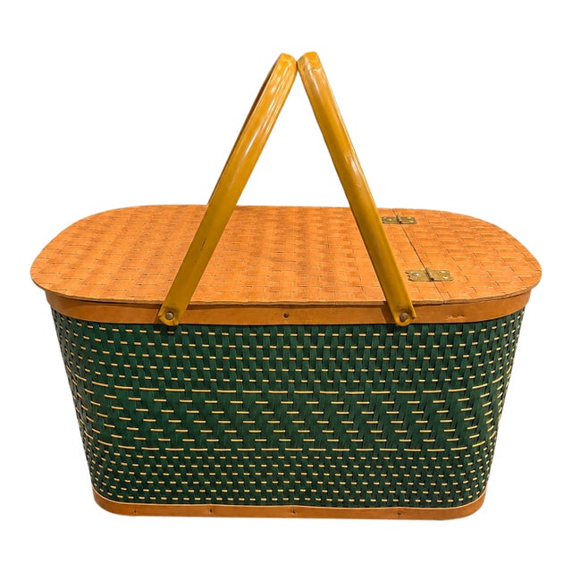 Hawkeye by Burlington Vintage 1960s Green Woven Picnic Basket With Metal Handles For Sale