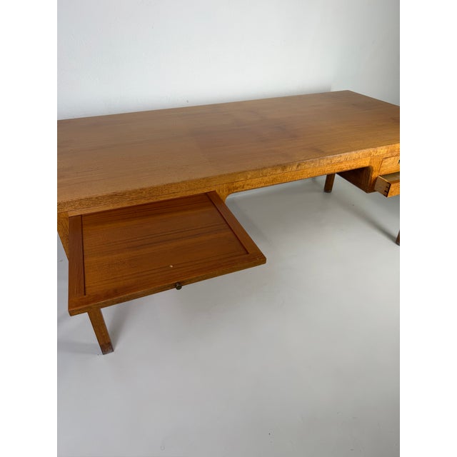 Large Danish Mahogany Desk by Ejner Larsen and Aksel Bender Madsen for Willy Beck, 1950s For Sale - Image 4 of 10