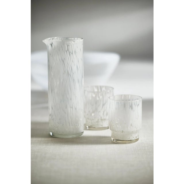 Combine chic style and functionality with this set of six drinking glasses. Each glass features a lovely tortoise design...