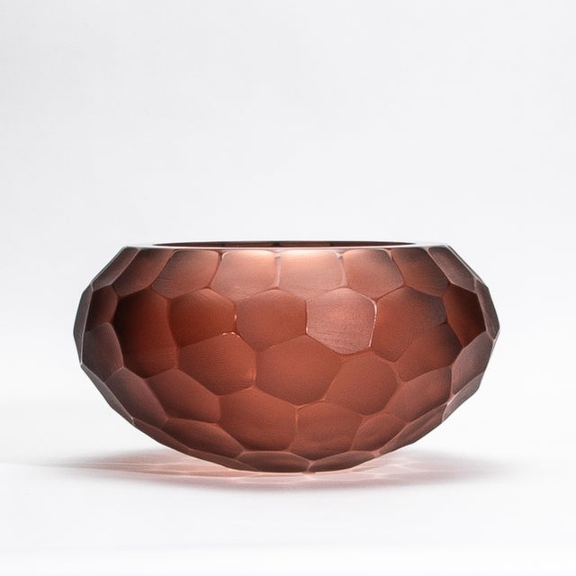 The Hand-Blown Murano Battuto Bowl in Light Amaretto, size large, is a stunning testament to Venetian craftsmanship....