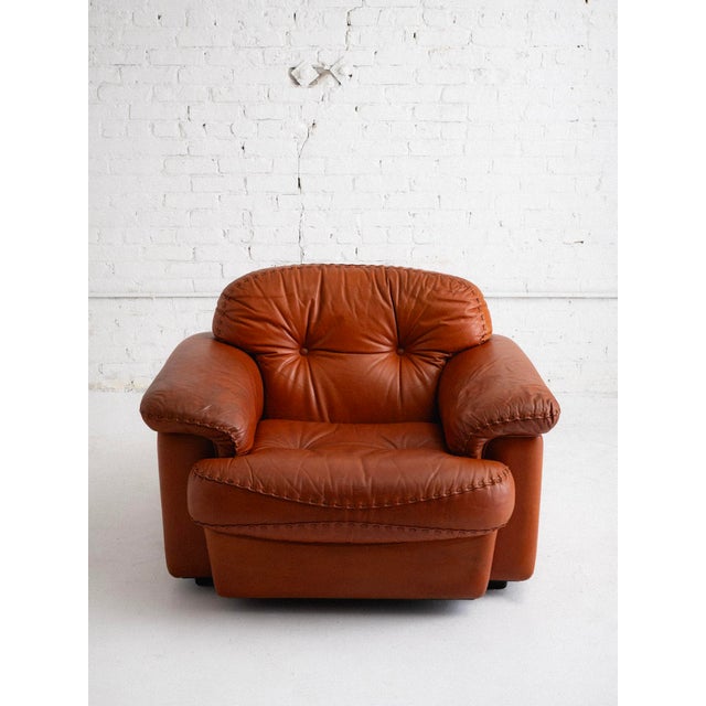 Italian mid-century "Original Arizona" lounge chair by Vavassori. Produced in Manzo, Italy in the 1970s. Original cognac...