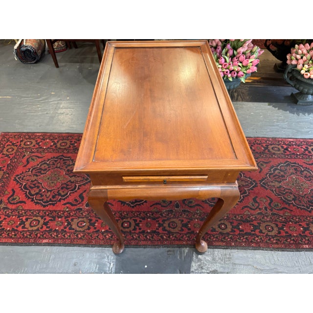 Queen Anne Mid 20th Century Vintage Eldred Wheeler Cherry Wood Queen Anne Tea Table For Sale - Image 3 of 8