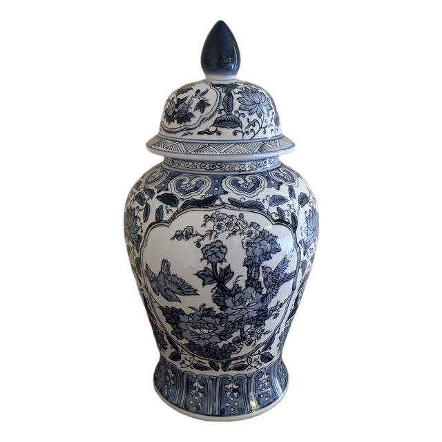 Chinoiserie Large Blue and White Porcelain Ginger Jar For Sale