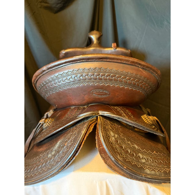 Brown Keyston Bros 1940s Vintage American Western "BearTrap" Saddle For Sale - Image 8 of 11