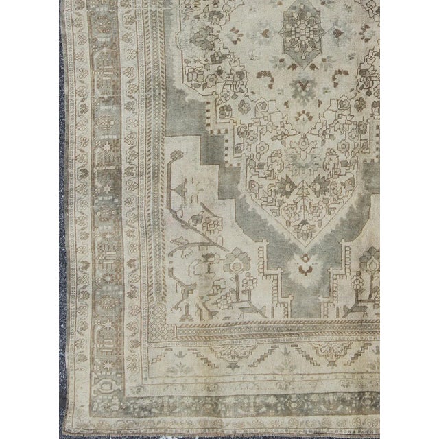 Vintage Turkish Oushak rug with floral medallion design in ivory and gray, Keivan Woven Arts, rugTU-MTE-95184, country of...