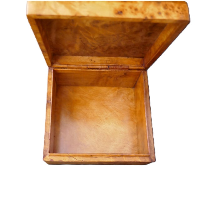 Mid-Century Modern Mid 20th Century Siberian Burl Elm Wood Birdseye Jewelry Square Box For Sale - Image 3 of 10