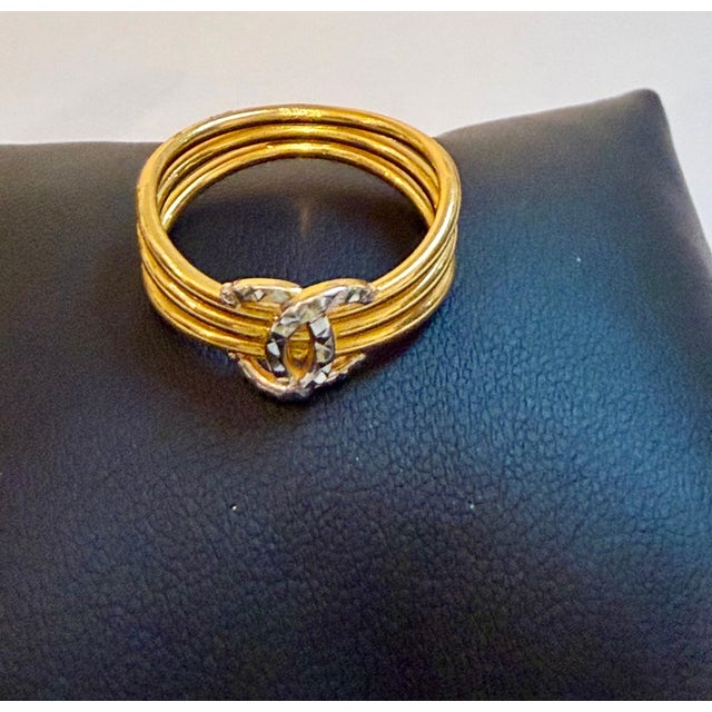 Metal Three Band Two Tone 22 Karat Yellow Gold , 4.5 Gm , CC Ring Size 8.5 For Sale - Image 7 of 8