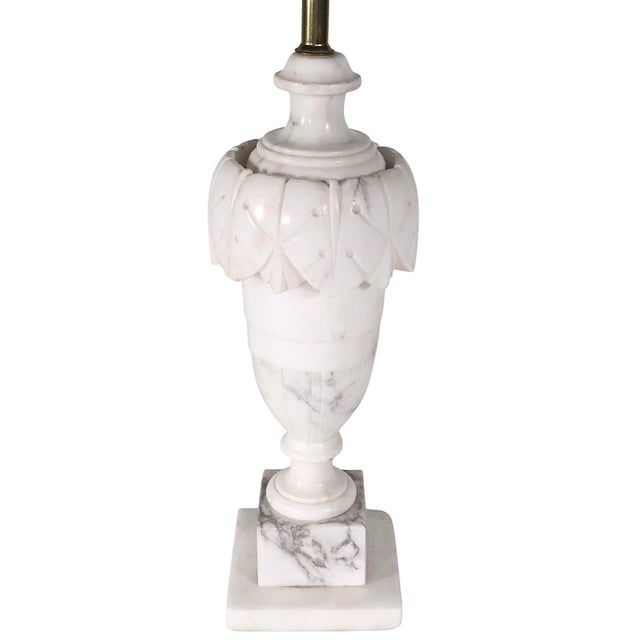 Classic carved alabaster table lamp, made i. Italy circa 1940/60's. The lamp features a stepped plinth base, urn form...