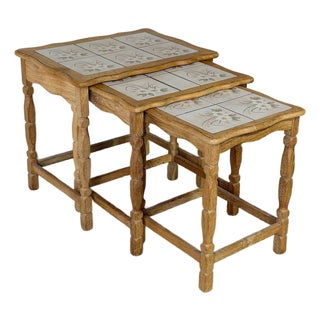 Oak Ceramic Tile-Top Nesting Tables Set of 3 Floral Spindle Legs Traditional Vintage For Sale