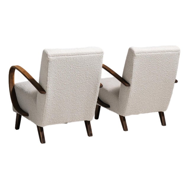 1930-1939 Czech Republic Warm Ivory Linen Pair Of Bentwood-Arm Lounge Chairs For Sale