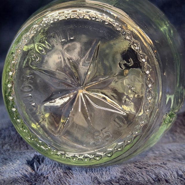 1970s Mid-Century Modern Atomic Starburst Glass Decanter With Faceted Stopper - Transitional Metric Era For Sale - Image 9 of 16
