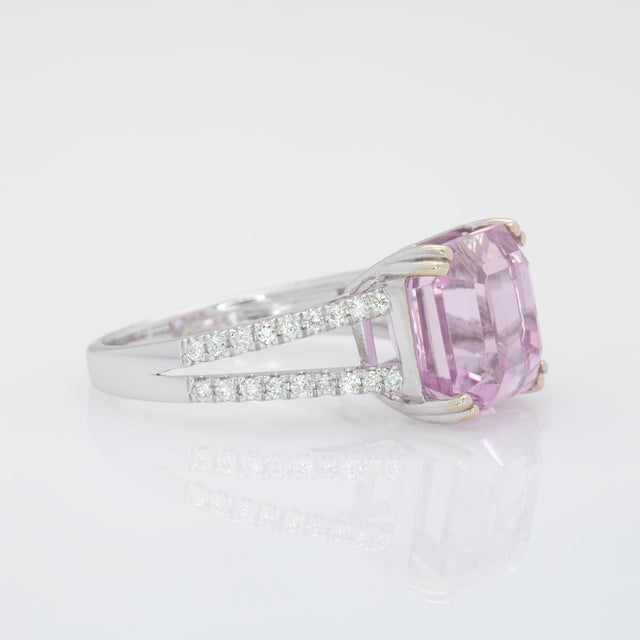 6.4Ct Natural Kunzite Ring With Natural Diamonds Accents: Solid 14k Gold, Size 6.75 For Sale In Columbus - Image 6 of 8
